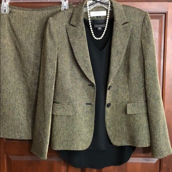 Metaphor | NWOT Cuffed V-Neck Tee - Picture 7 of 9